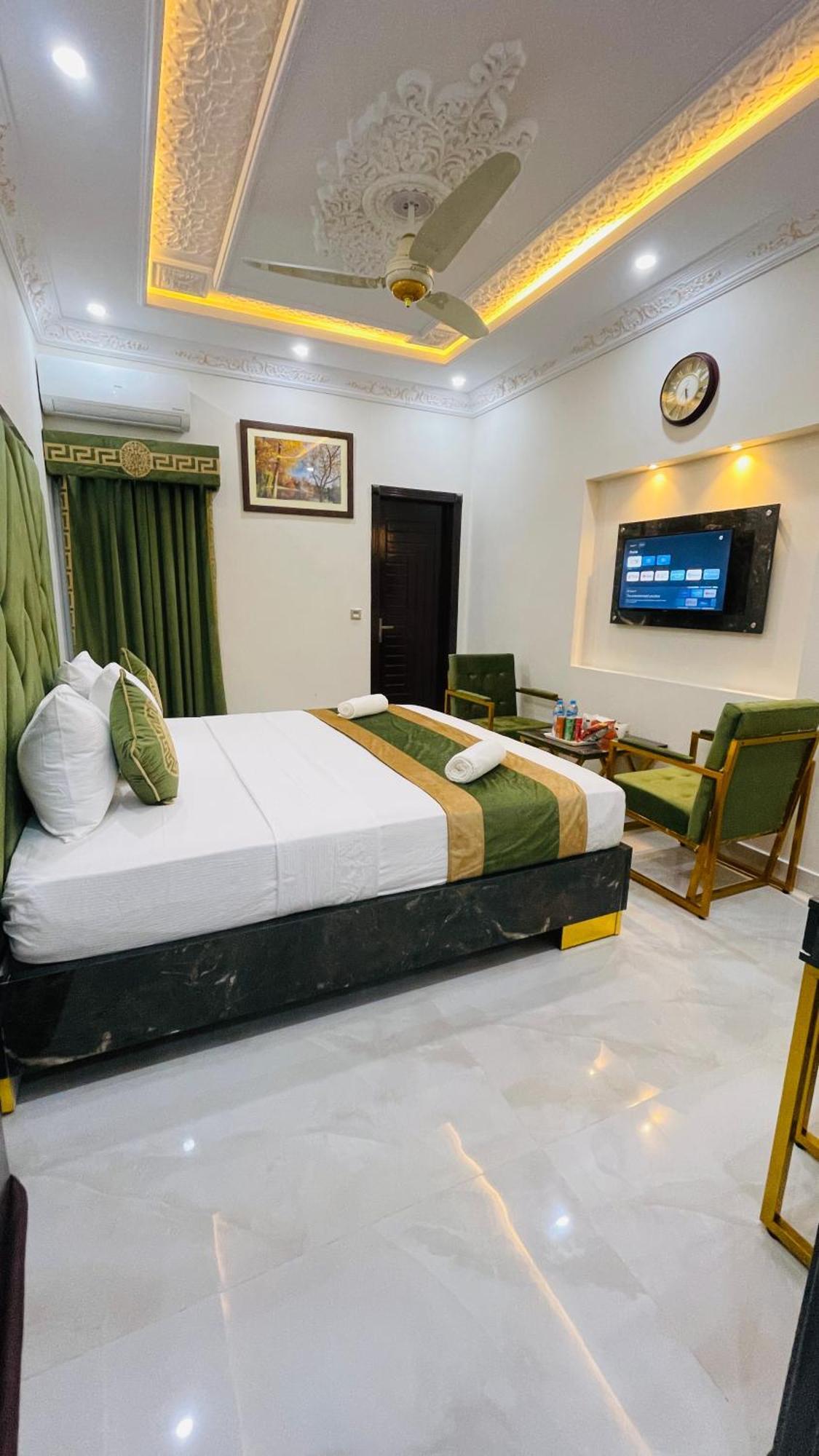 Hotel Crown לאהור מראה חיצוני תמונה