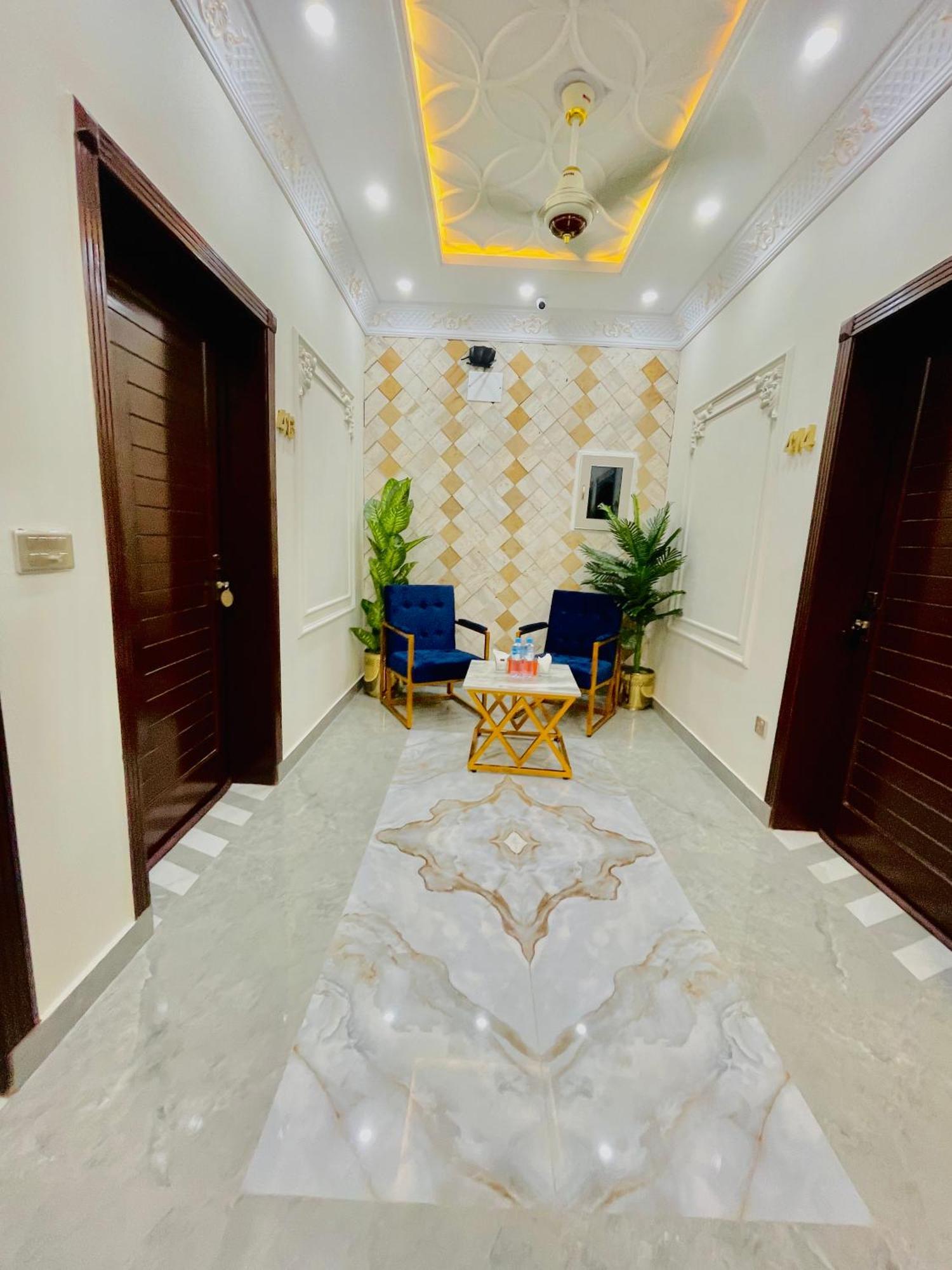 Hotel Crown לאהור מראה חיצוני תמונה