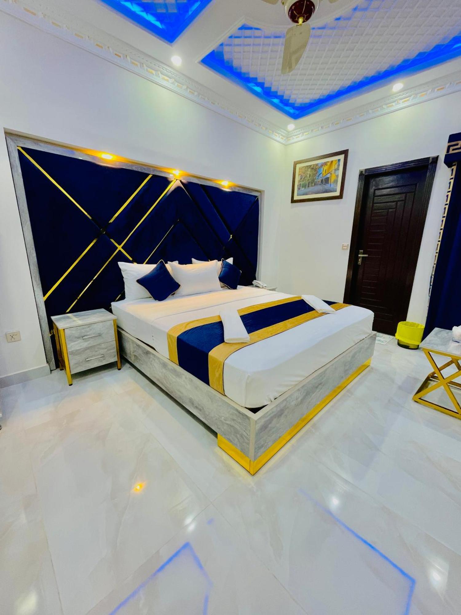 Hotel Crown לאהור מראה חיצוני תמונה